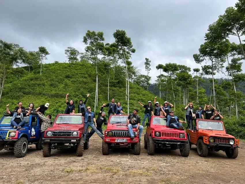 Rombongan Konvoi 5 Jeep Kebun Teh