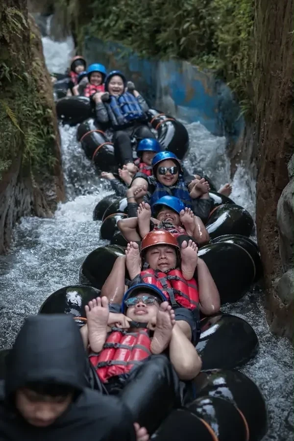 Mengarungi Arus Sungai Jernih Kemuning