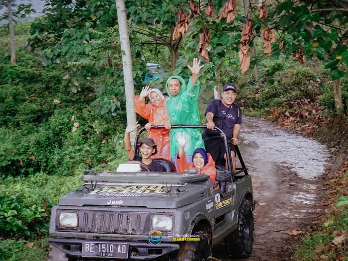 Jelajah Jeep Medium