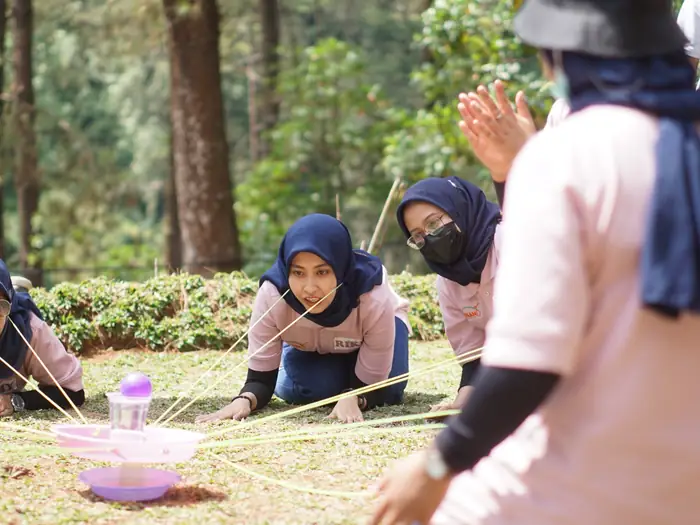Games kerja sama tim estafet di Kemuning
