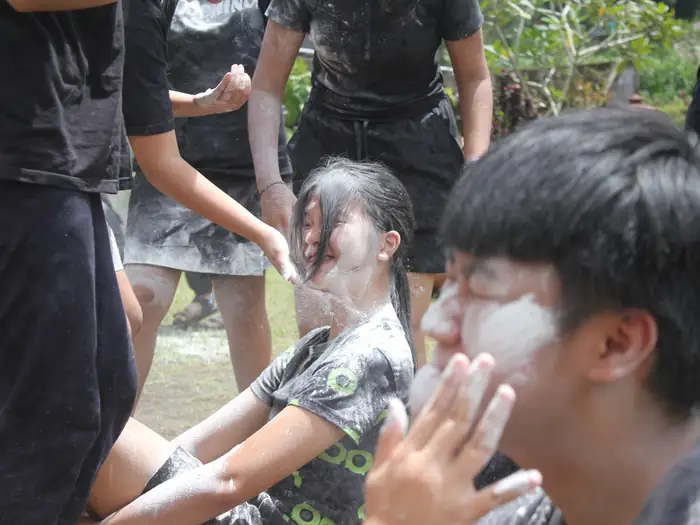 War game tepung seru di Kemuning